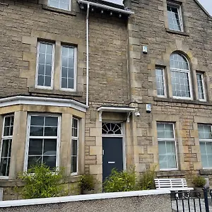 Premier 2 Bed Flat C Apartment